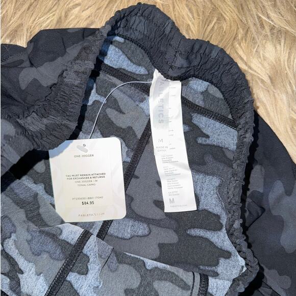 New Fabletics The One Jogger Women's Tonal Camo size M - Picture 5 of 12
